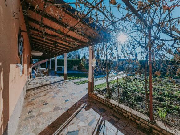 zavrsje terreno circostante per scopi residenziali e commerciali