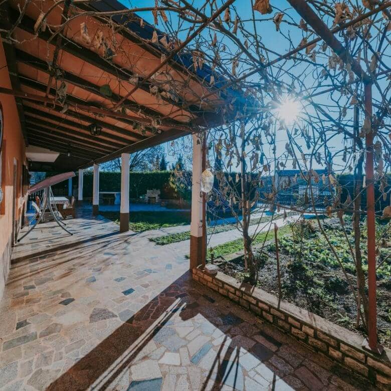zavrsje terreno circostante per scopi residenziali e commerciali