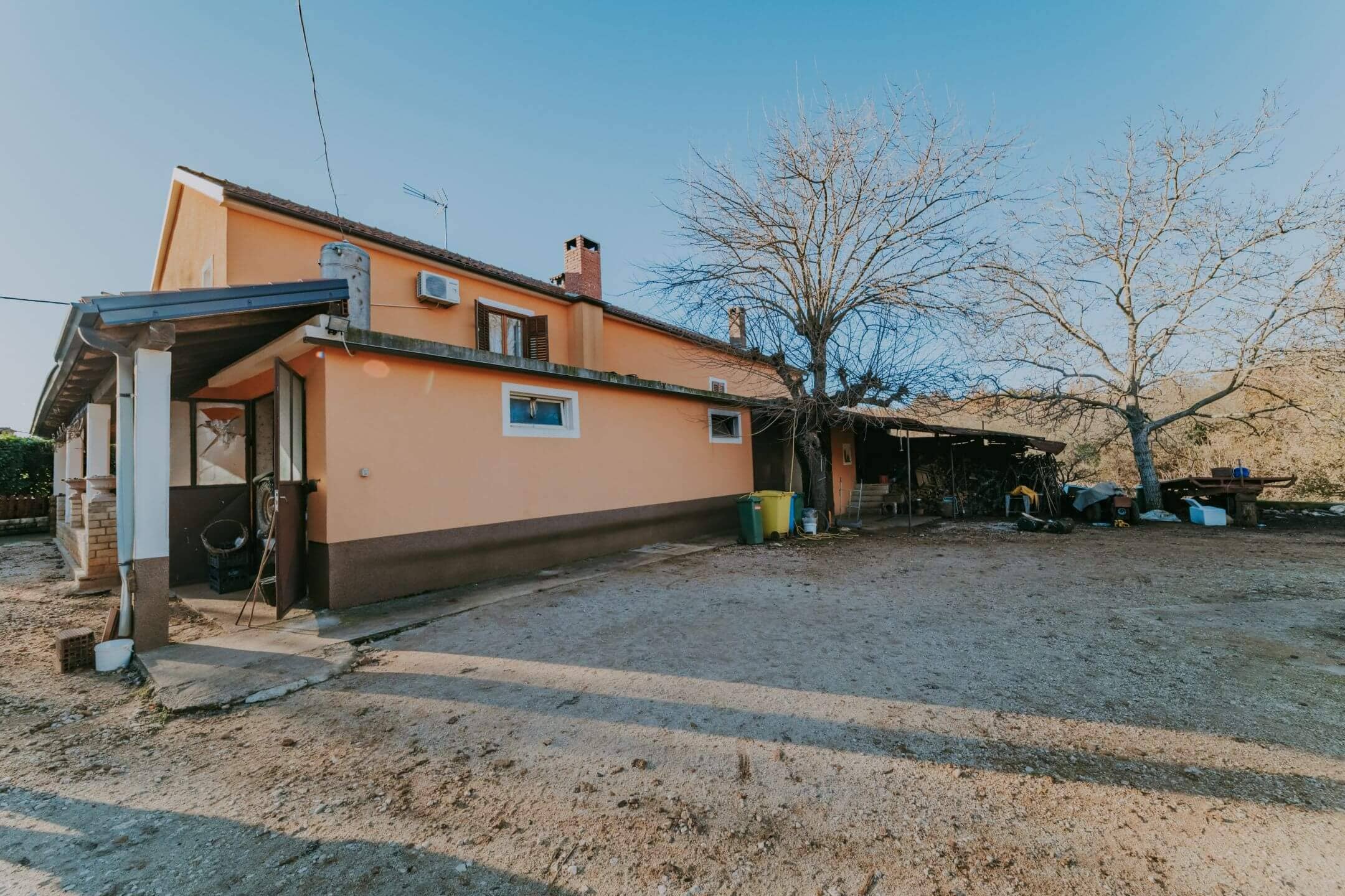 zavrsje terreno circostante per scopi residenziali e commerciali