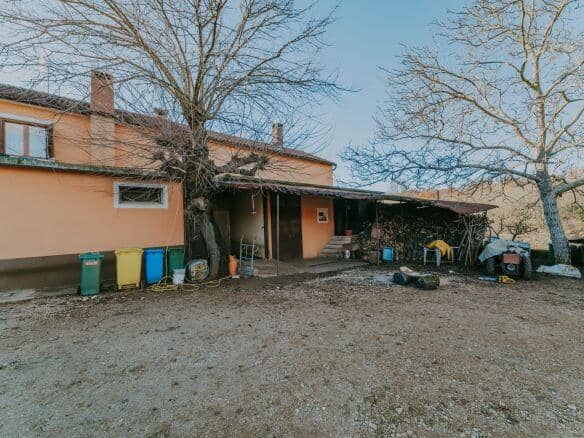 zavrsje terreno circostante per scopi residenziali e commerciali