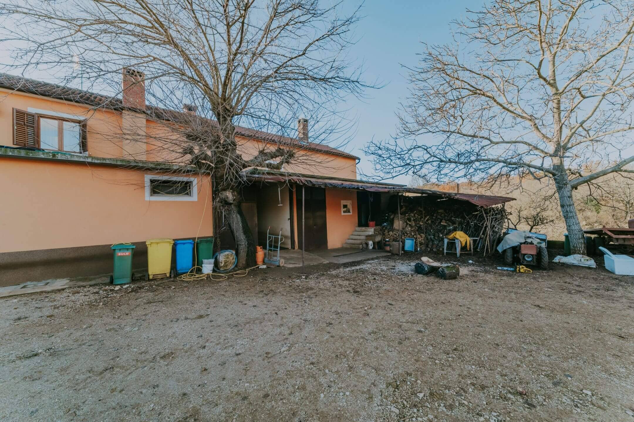 zavrsje terreno circostante per scopi residenziali e commerciali
