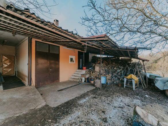 zavrsje terreno circostante per scopi residenziali e commerciali