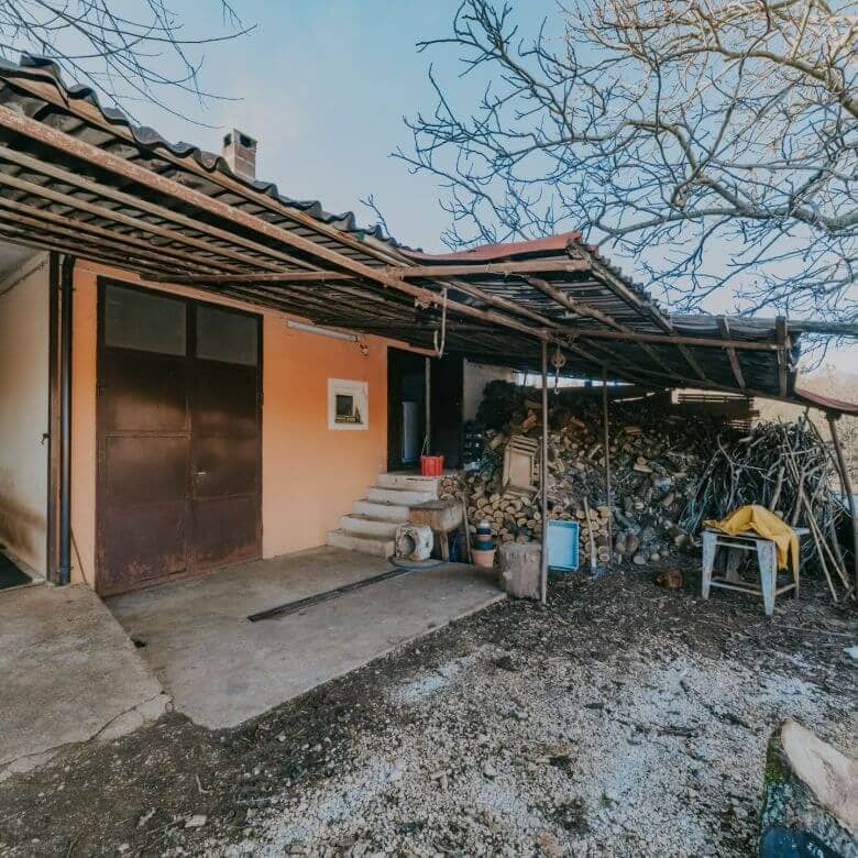 zavrsje terreno circostante per scopi residenziali e commerciali