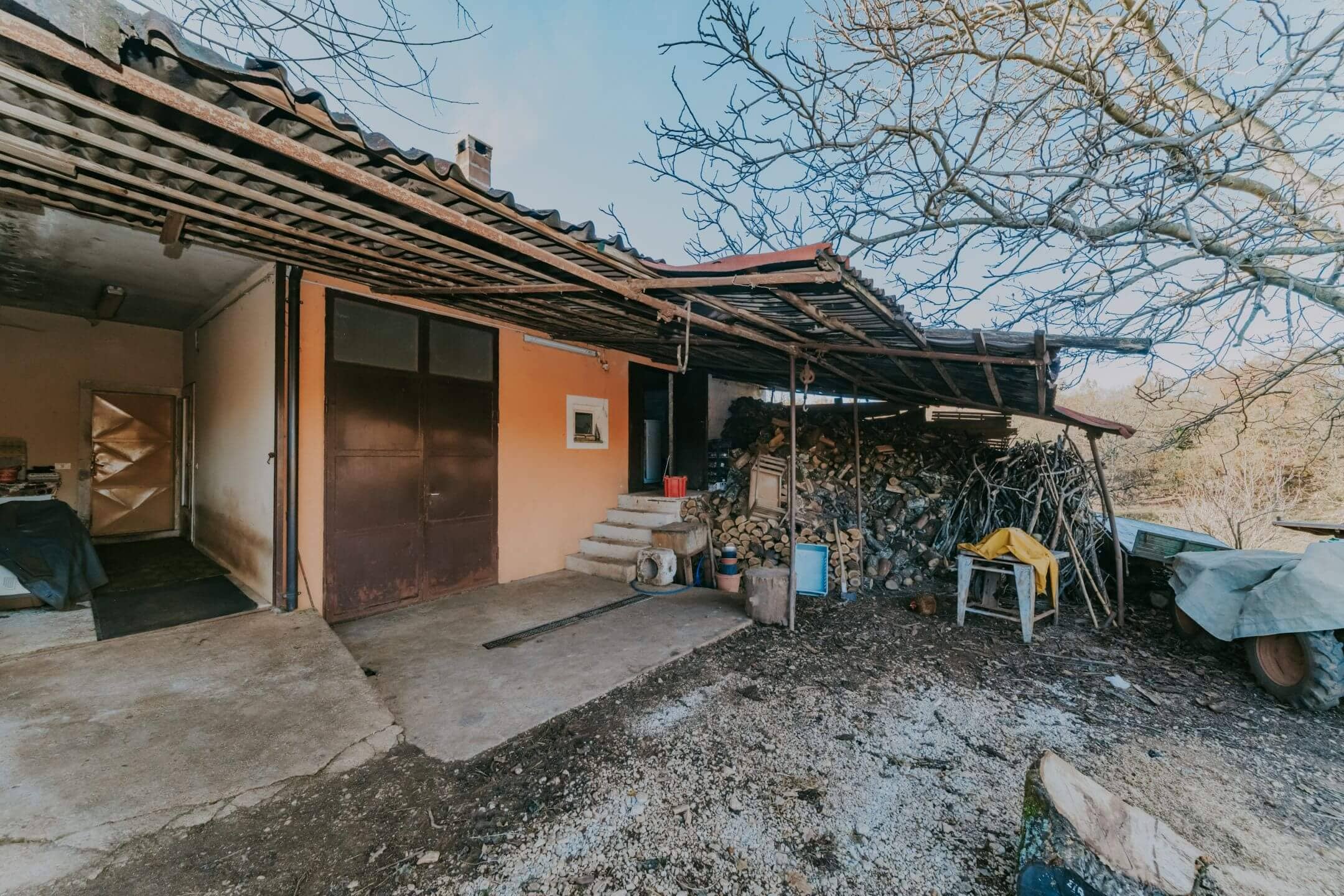 zavrsje terreno circostante per scopi residenziali e commerciali