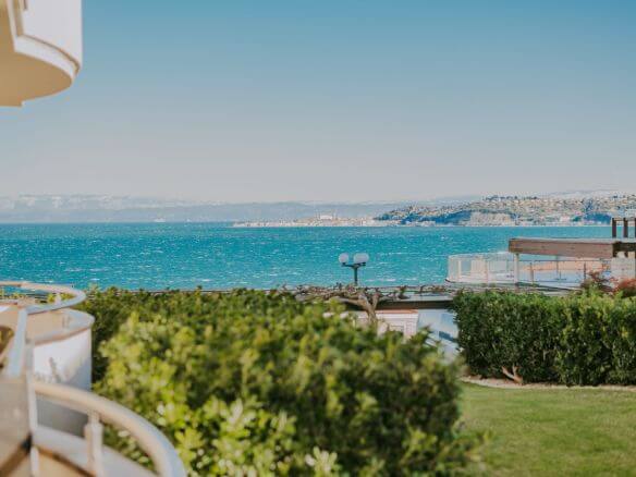 crveni vrh apartman u naselju s pogledom na more