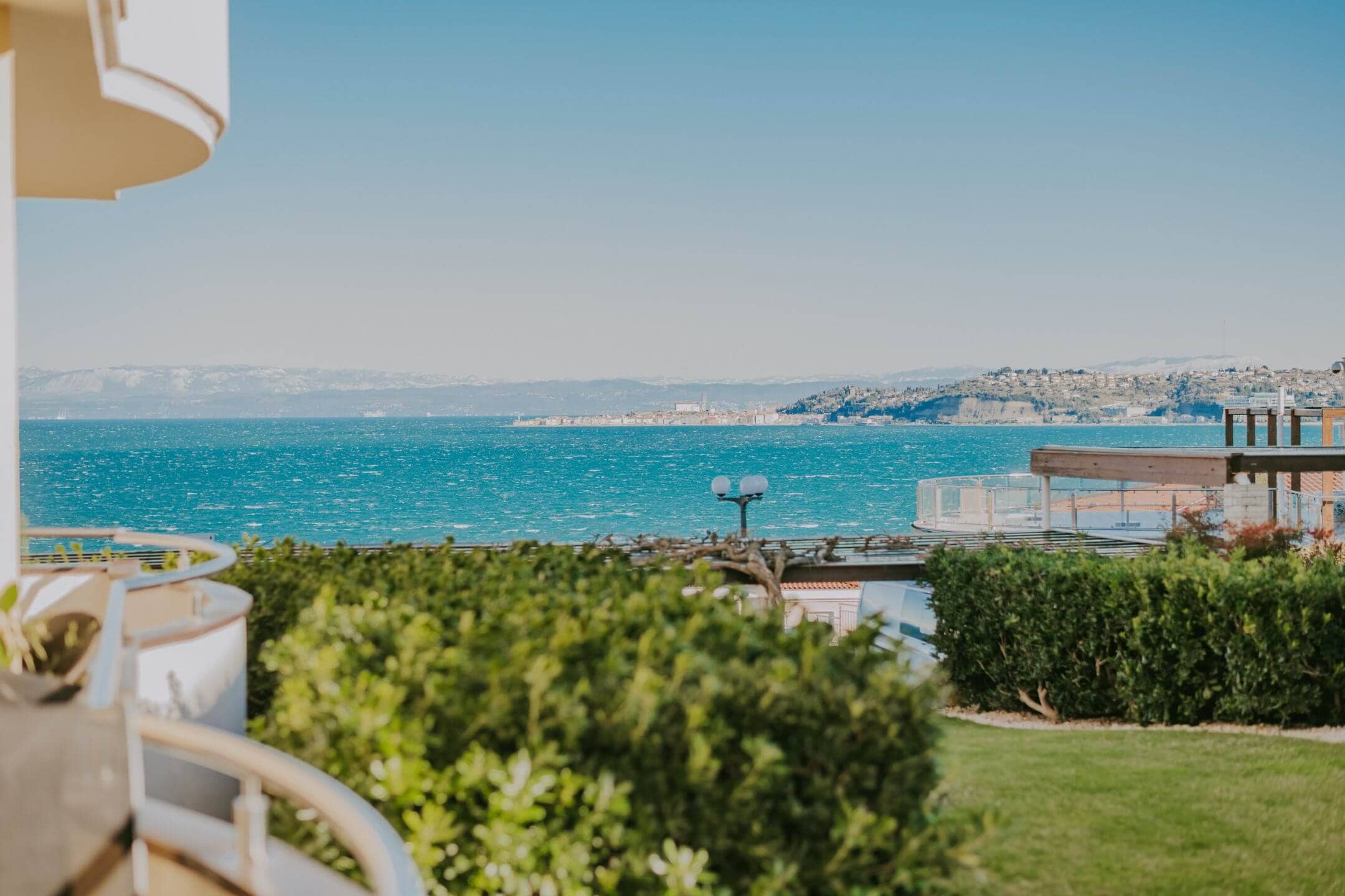 crveni vrh apartment in a resort with a sea view