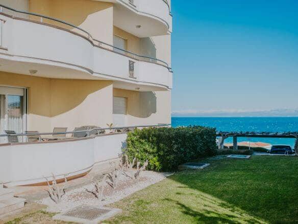 crveni vrh apartment in a resort with a sea view