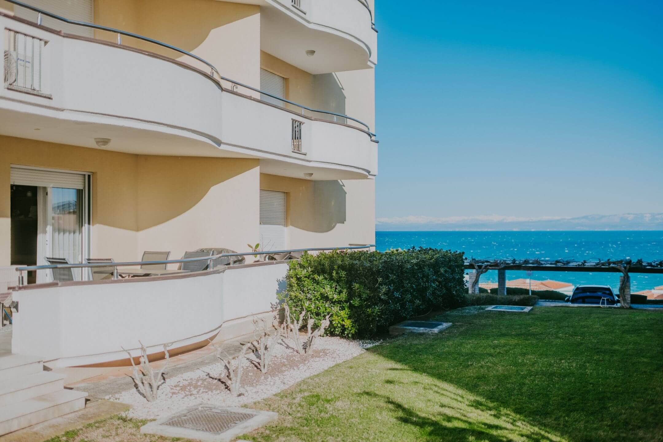 crveni vrh apartment in a resort with a sea view