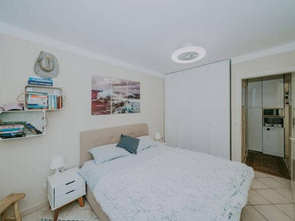 crveni vrh apartment in a resort with a sea view