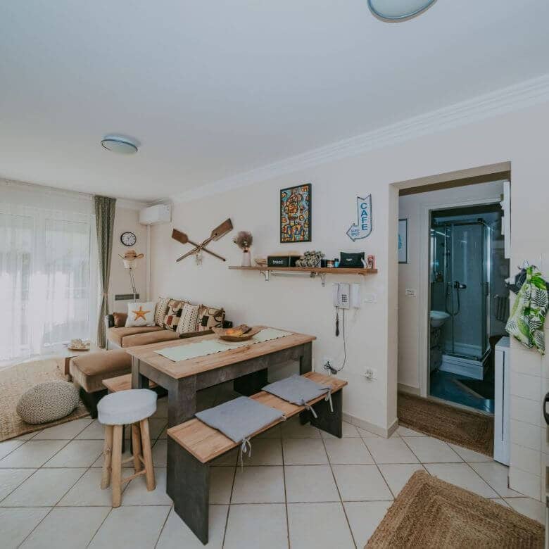 crveni vrh apartment in a resort with a sea view