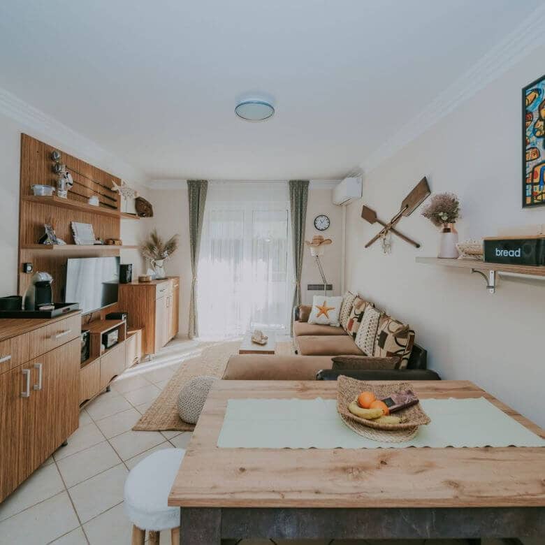crveni vrh apartment in a resort with a sea view