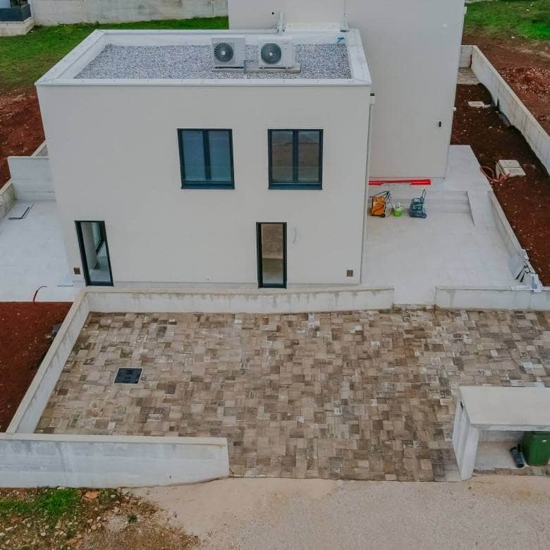 novigrad moderna kuća u novogradnji sa pogledom na more