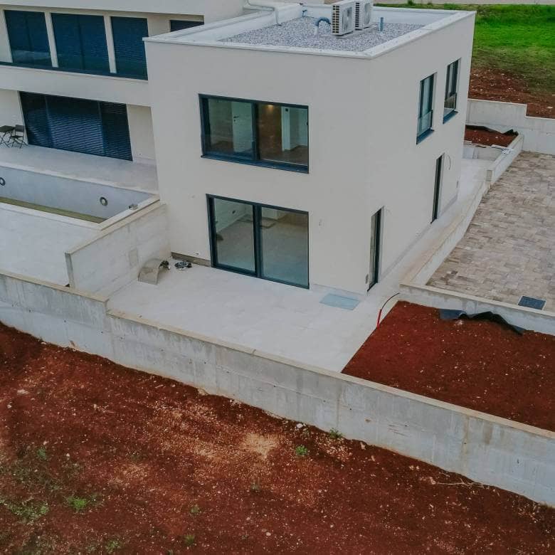 novigrad moderna kuća u novogradnji sa pogledom na more