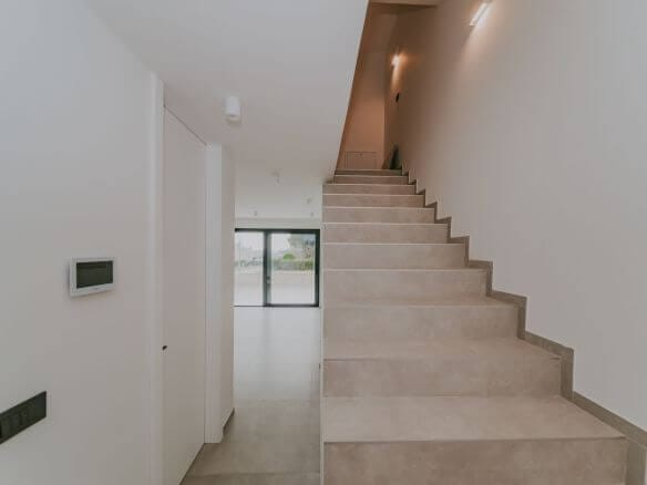 Новиград современный дом в новостройке с видом на море