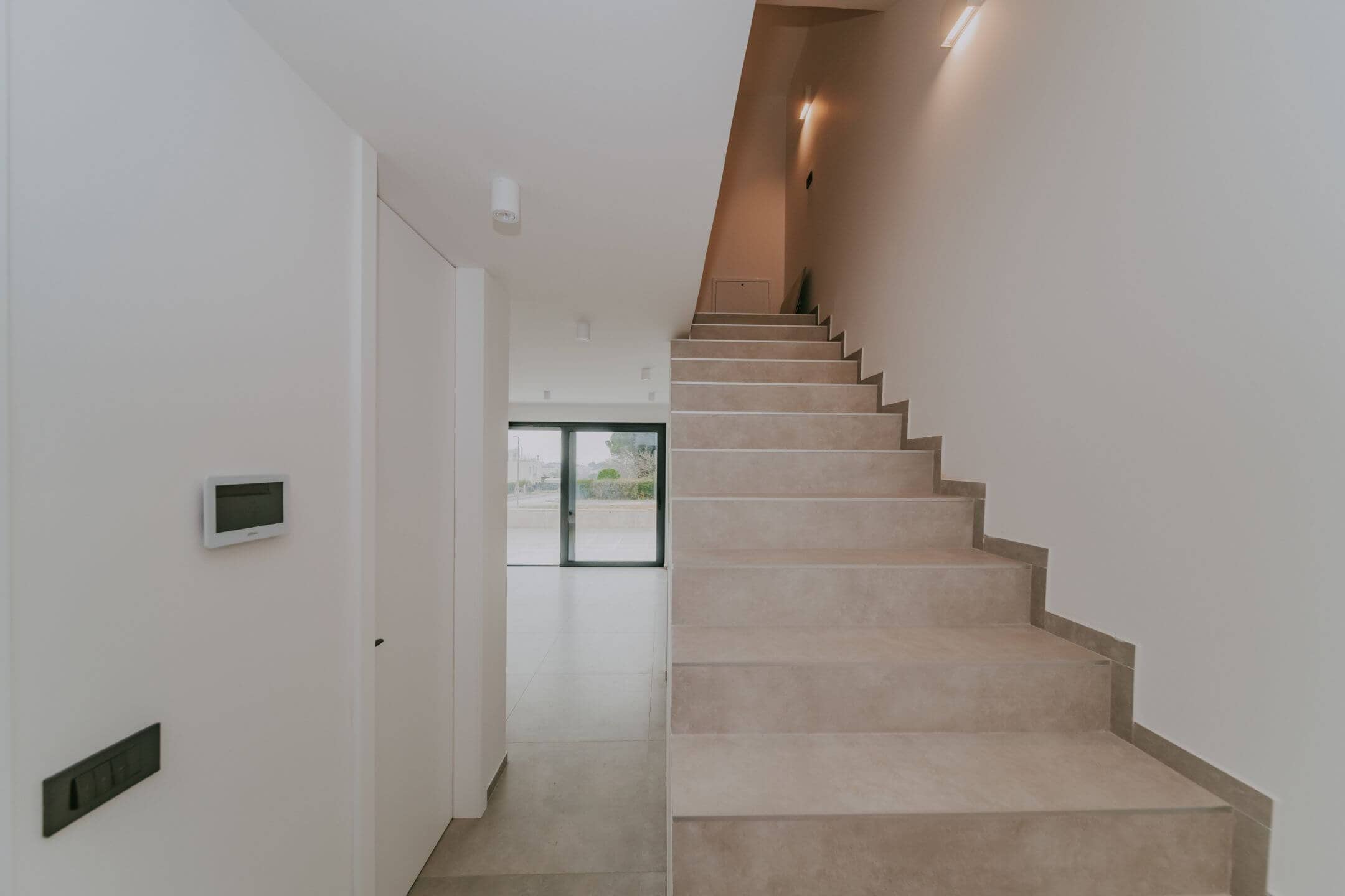 novigrad moderna kuća u novogradnji sa pogledom na more novigrad moderna kuća u novogradnji sa pogledom na more