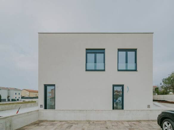 novigrad moderna kuća u novogradnji sa pogledom na more