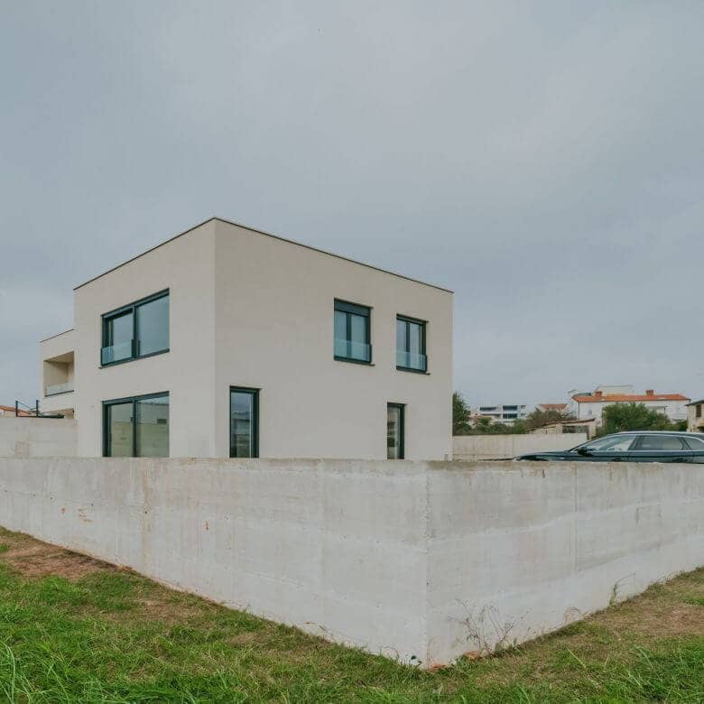 novigrad moderna kuća u novogradnji sa pogledom na more