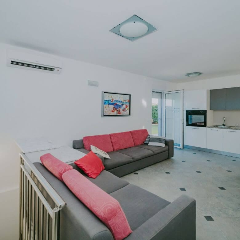 Новиградская квартира на первом этаже с садом и летней кухней