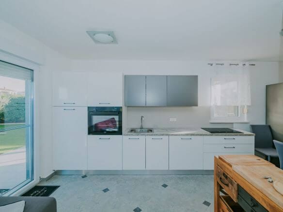 Новиградская квартира на первом этаже с садом и летней кухней