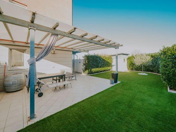 Новиградская квартира на первом этаже с садом и летней кухней