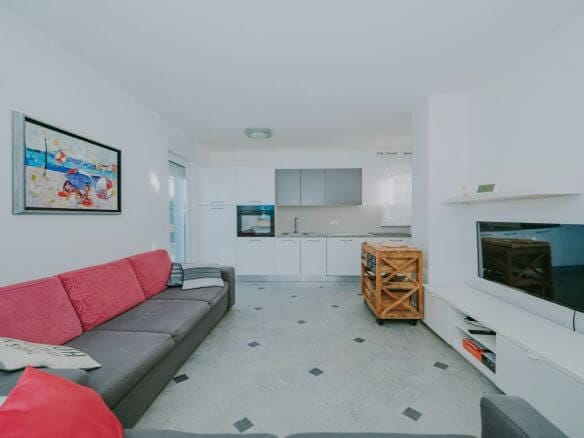 Новиградская квартира на первом этаже с садом и летней кухней