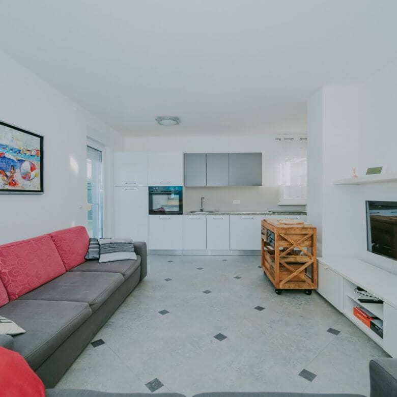 Новиградская квартира на первом этаже с садом и летней кухней