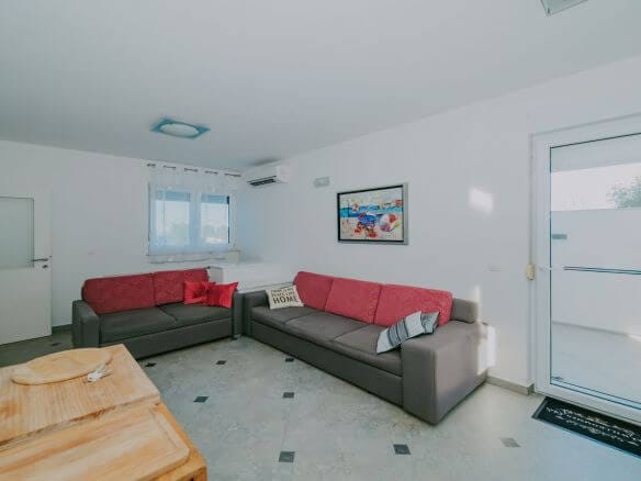 Новиградская квартира на первом этаже с садом и летней кухней