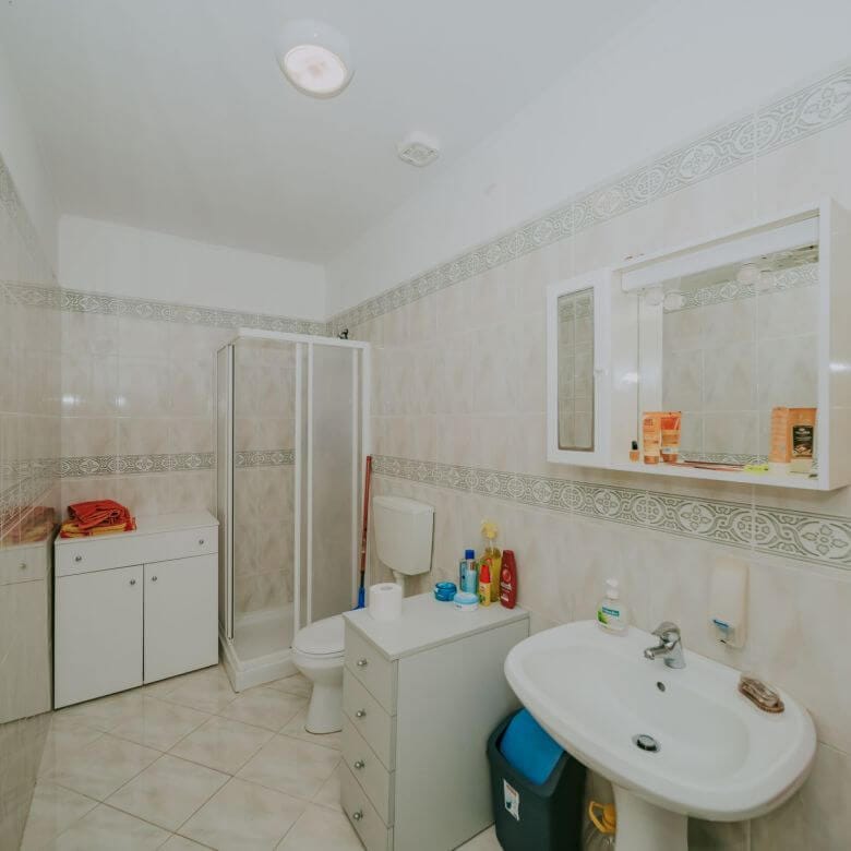 zambratija appartamento al piano terra con giardino e cucina estiva