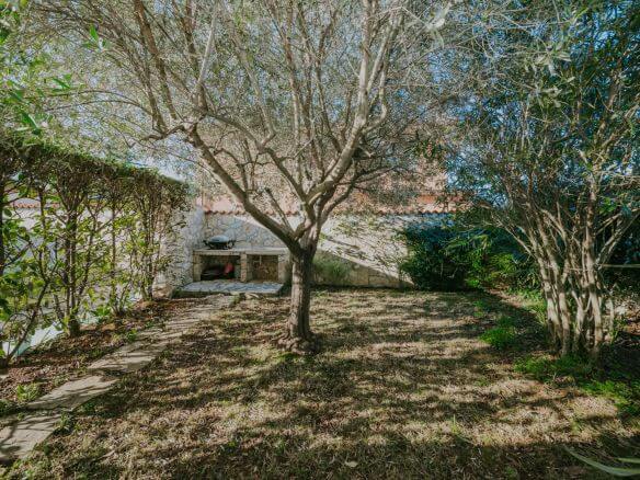 zambratija appartamento al piano terra con giardino e cucina estiva