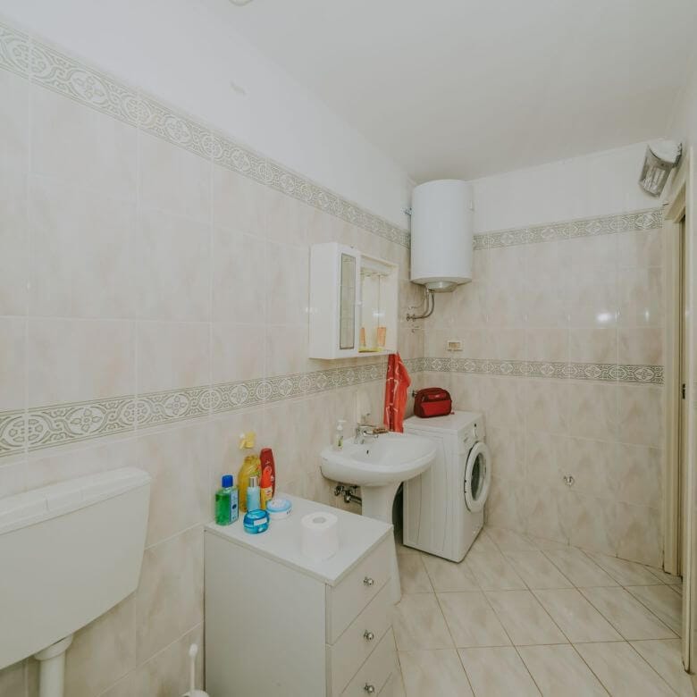 zambratija appartamento al piano terra con giardino e cucina estiva