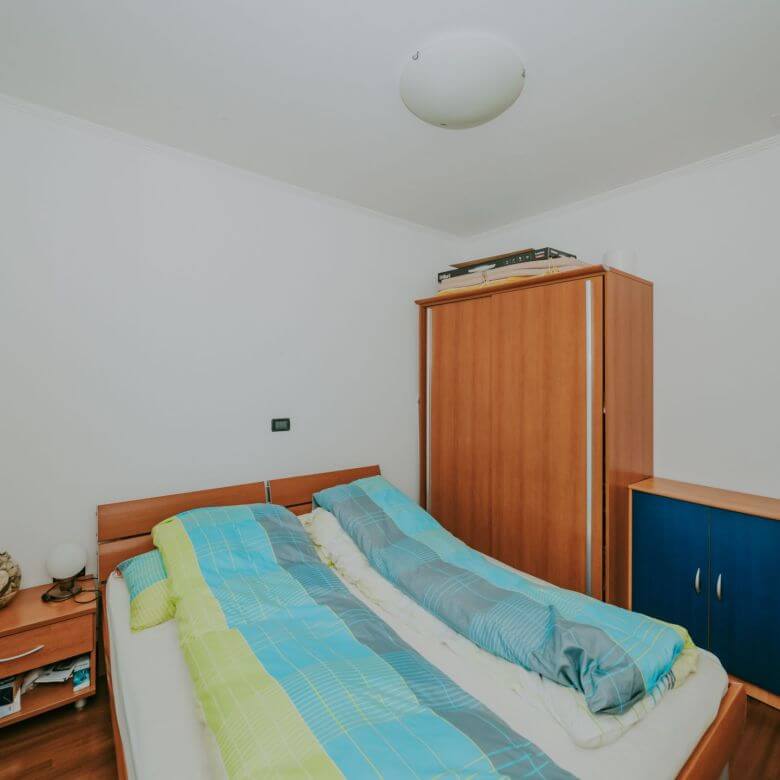 zambratija appartamento al piano terra con giardino e cucina estiva