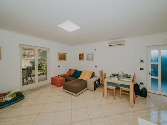 zambratija appartamento al piano terra con giardino e cucina estiva