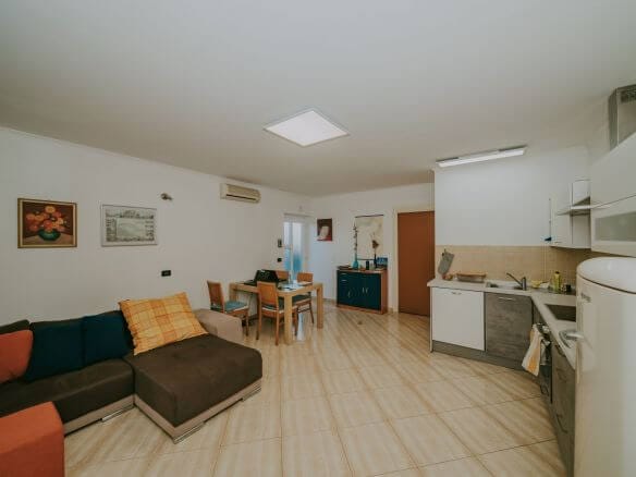 zambratija appartamento al piano terra con giardino e cucina estiva