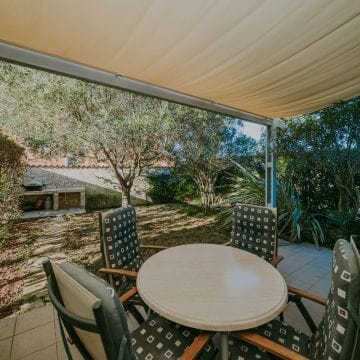 zambratija stanovanje v pritličju z vrtom in letno kuhinjo