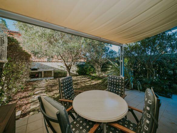 zambratija stanovanje v pritličju z vrtom in letno kuhinjo