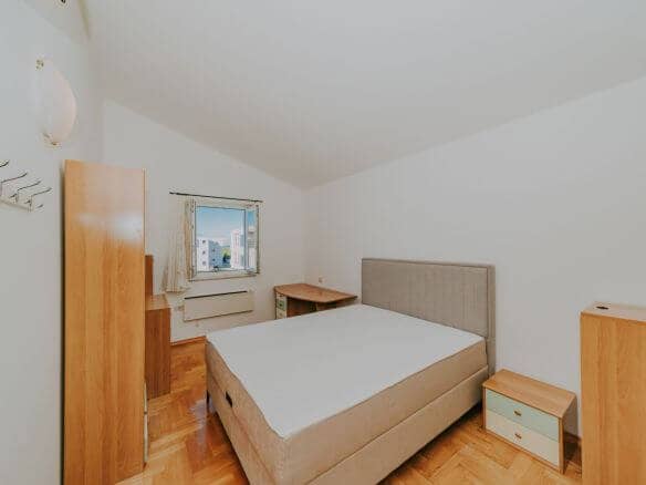 novigrad spazioso appartamento con garage e vista mare
