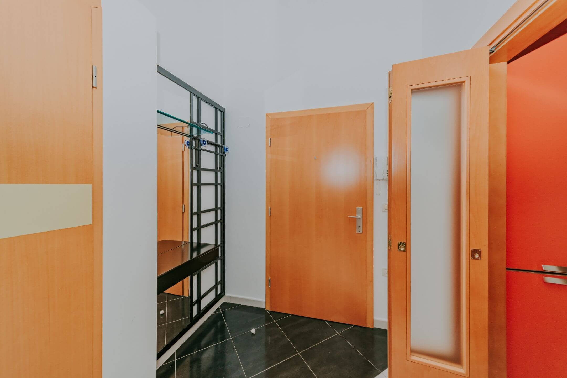 novigrad spazioso appartamento con garage e vista mare