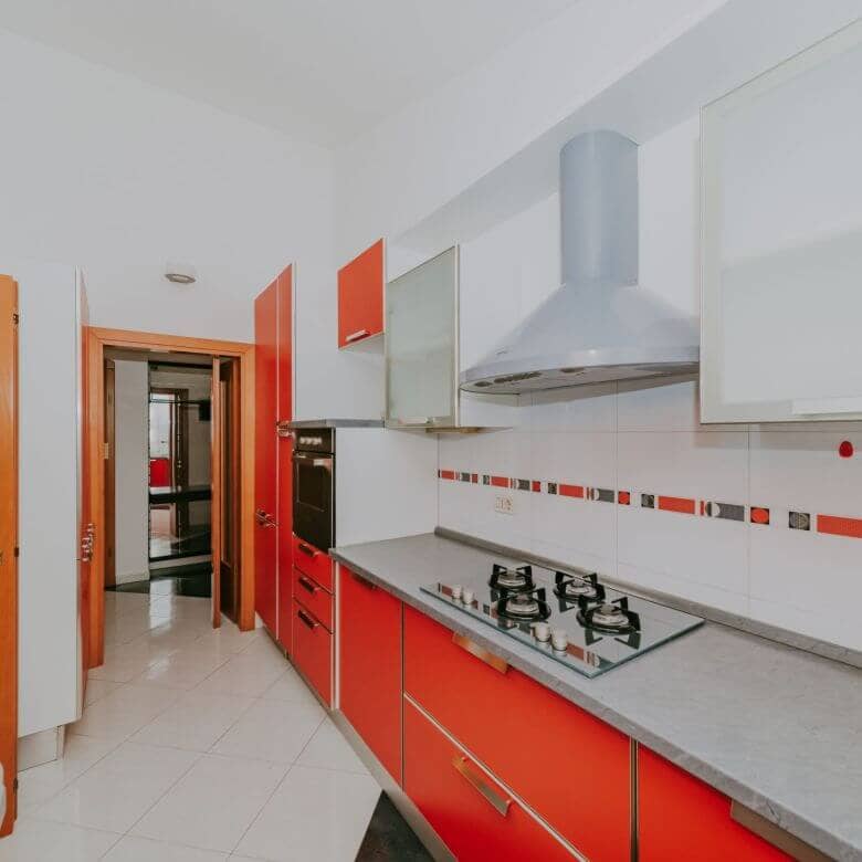 novigrad spazioso appartamento con garage e vista mare