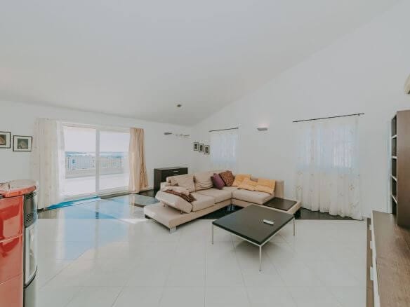 novigrad spacious flat with garage and sea view