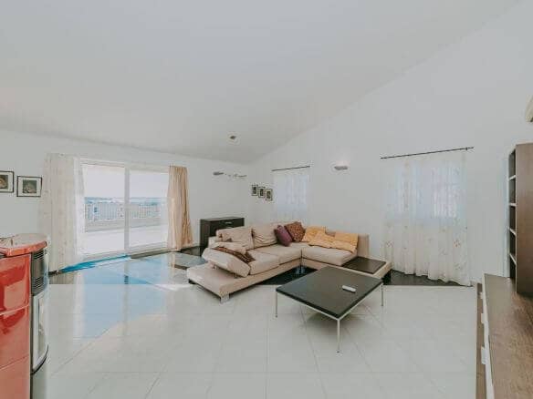 novigrad spazioso appartamento con garage e vista mare
