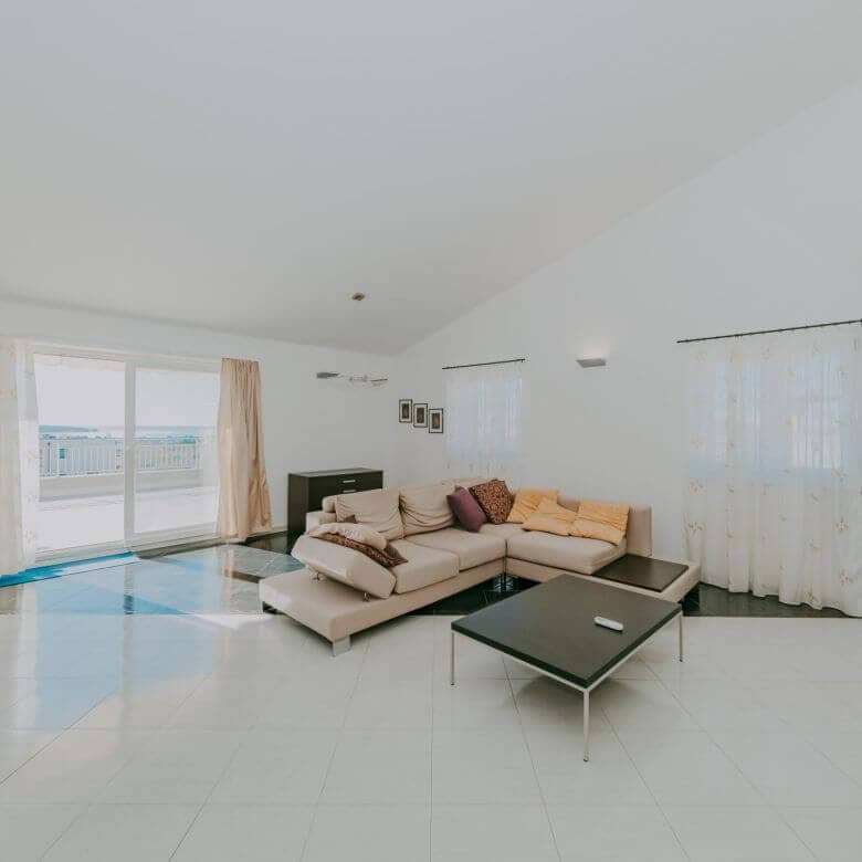 novigrad spazioso appartamento con garage e vista mare