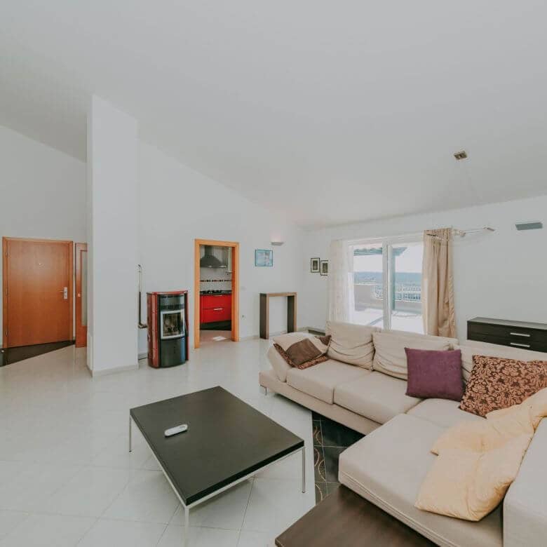 novigrad spazioso appartamento con garage e vista mare