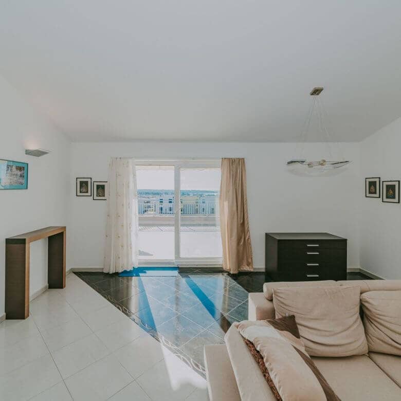 novigrad spazioso appartamento con garage e vista mare