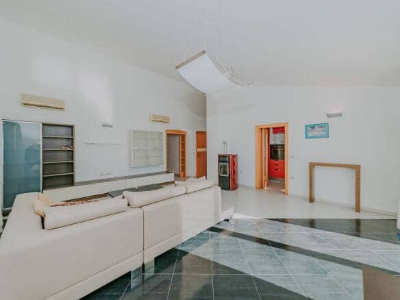 novigrad spazioso appartamento con garage e vista mare