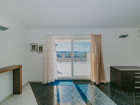 novigrad spacious flat with garage and sea view