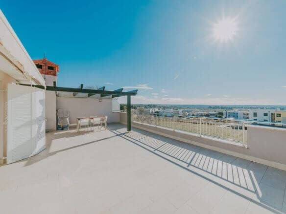 novigrad spazioso appartamento con garage e vista mare