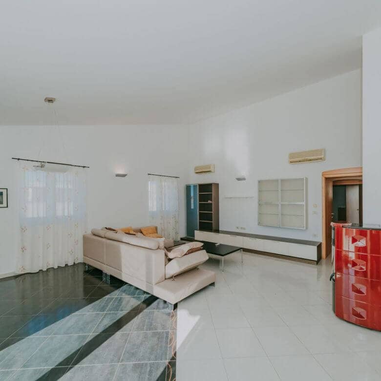 novigrad spazioso appartamento con garage e vista mare