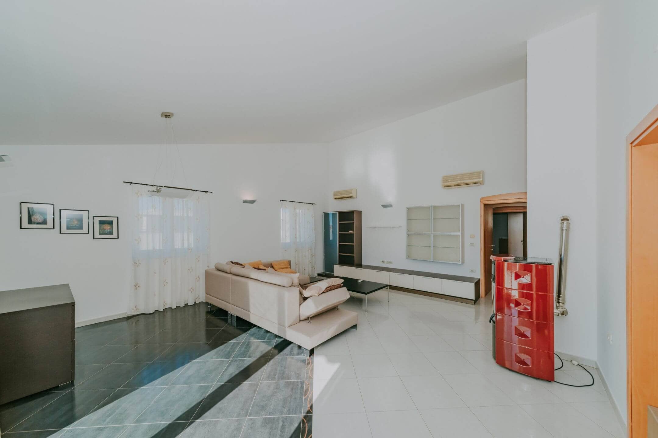novigrad spazioso appartamento con garage e vista mare