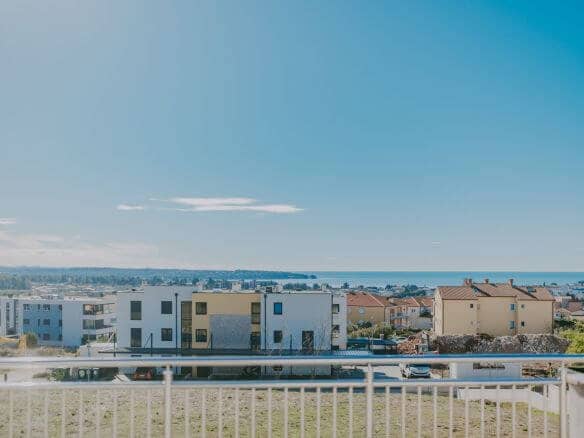 novigrad spazioso appartamento con garage e vista mare