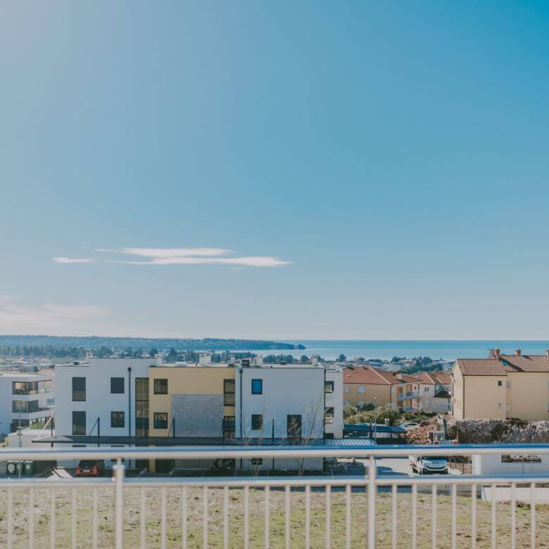 novigrad spacious flat with garage and sea view